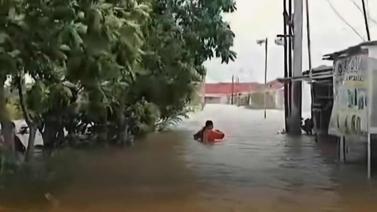 Banjir 2 Meter di Sukamekar Bekasi, 3.000 Keluarga Terpaksa Mengungsi