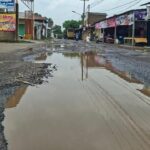 Jalan Rusak di Taktakan Serang Picu Kecelakaan, Warga: Kemarin Ibu Hamil Terjatuh