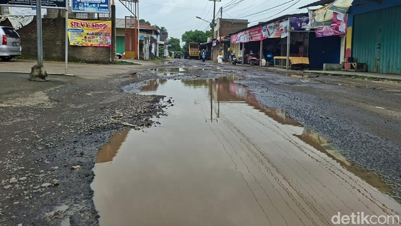 Jalan Rusak di Taktakan Serang Picu Kecelakaan, Warga: Kemarin Ibu Hamil Terjatuh Jalan Rusak di Taktakan Serang Picu Kecelakaan, Warga: Kemarin Ibu Hamil Terjatuh