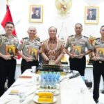 Wakapolri Bekali Calon Atase Polri Buku Strategi Pemberantasan TPPO-PPA