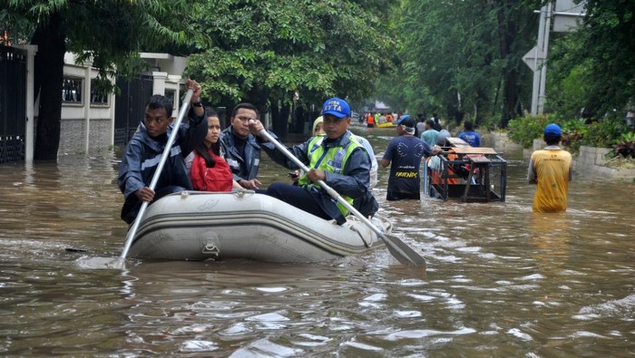 Banjir Jakarta Mulai Surut, 114 RT dan 15 Ruas Jalan Masih Tergenang Malam Ini