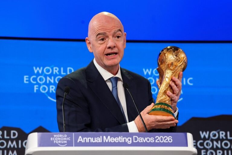 Gianni Infantino: Pegang Trofi Piala Dunia Lewat Jabatan Presiden FIFA, Bukan Pemain Gianni Infantino: Pegang Trofi Piala Dunia Lewat Jabatan Presiden FIFA, Bukan Pemain
