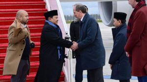 Usai dari Swiss, Prabowo Bertemu Macron di Paris untuk Jamuan Makan Malam Pribadi