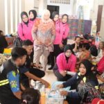 Banjir 2 Meter Rendam Perumahan Periuk Tangerang, Polisi Turunkan Bantuan dan Evakuasi Warga