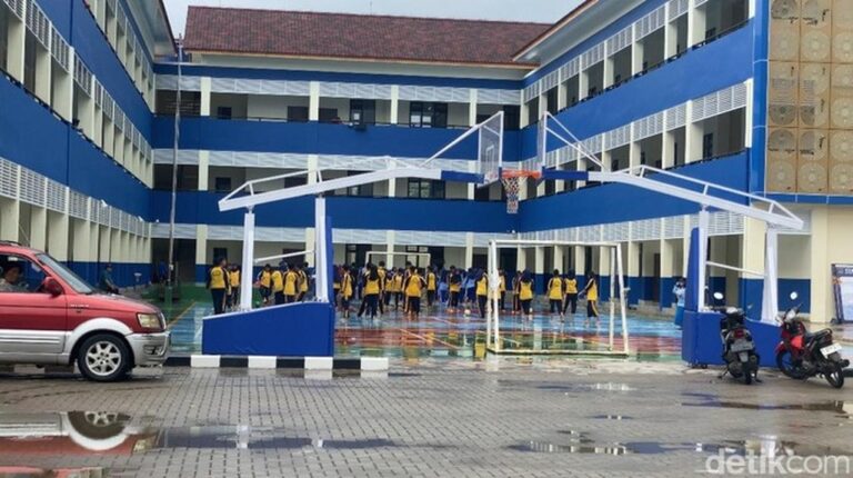 SMPN 3 Depok Heboh: Renovasi Rp 28 M, 17 Kelas Kosong Meja dan Kursi