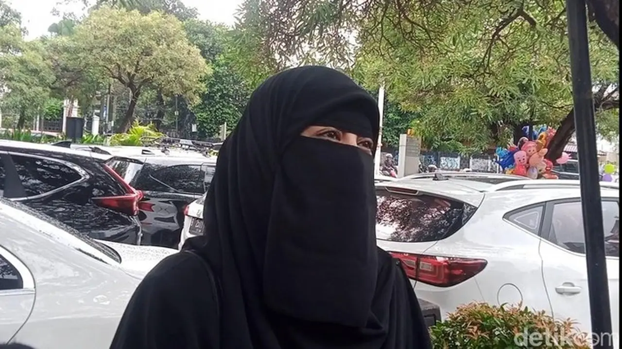 Umi Pipik Memberikan Penjelasan Tentang Poligami. Foto: Muhammad Ahsan Nurrijal/detikcom