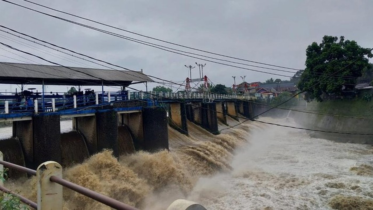 Bendung Katulampa Siaga 4 Meski Hujan Deras, Ketinggian Air Stabil di 80 Cm