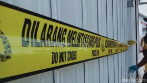 Tembok GOR Kemayoran Roboh, 11 Motor Terjebak Reruntuhan