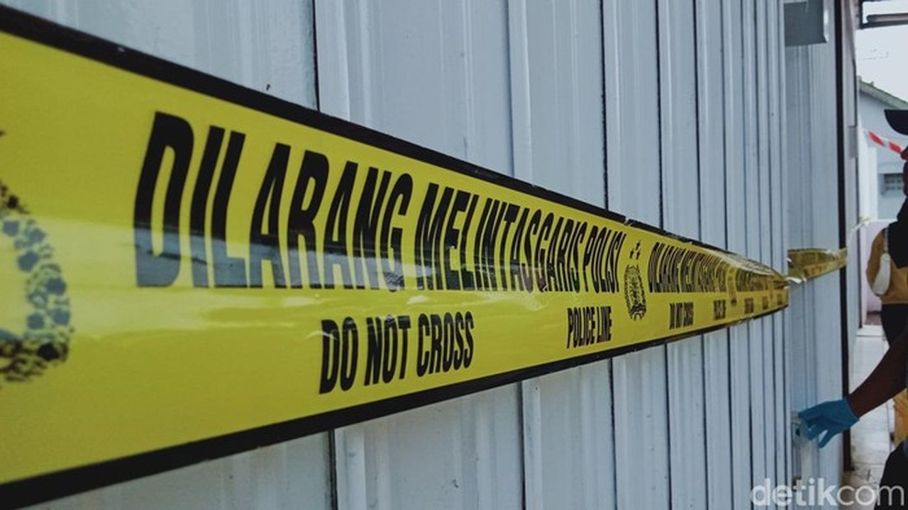 Tembok GOR Kemayoran Roboh, 11 Motor Terjebak Reruntuhan