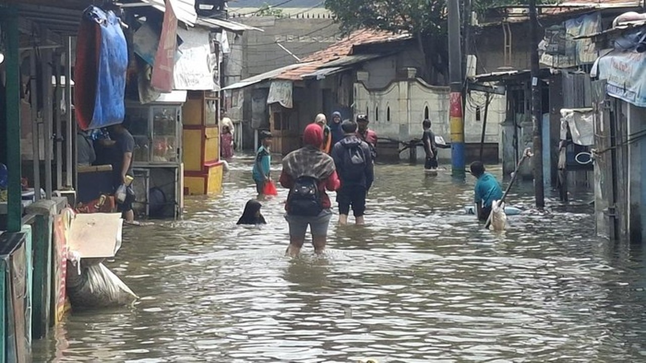 Banjir Jakarta Mulai Surut, 59 RT dan 4 Ruas Jalan Masih Tergenang Sore Ini