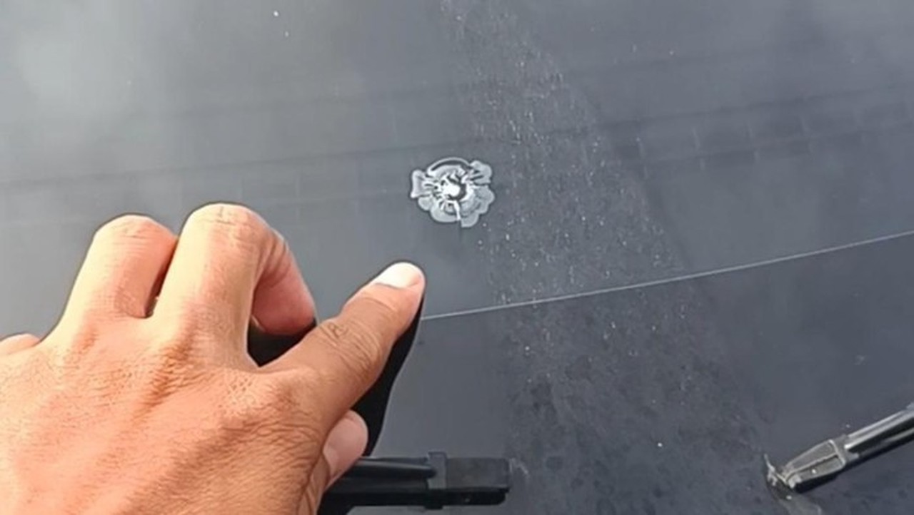 Kerikil Beterbangan di Tol Bitung Pecahkan Kaca Mobil Pengendara