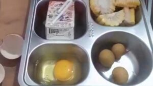 Program Makan Bergizi Gratis SMAN 1 Cigemblong Disorot Akibat Telur Mentah dan Belatung