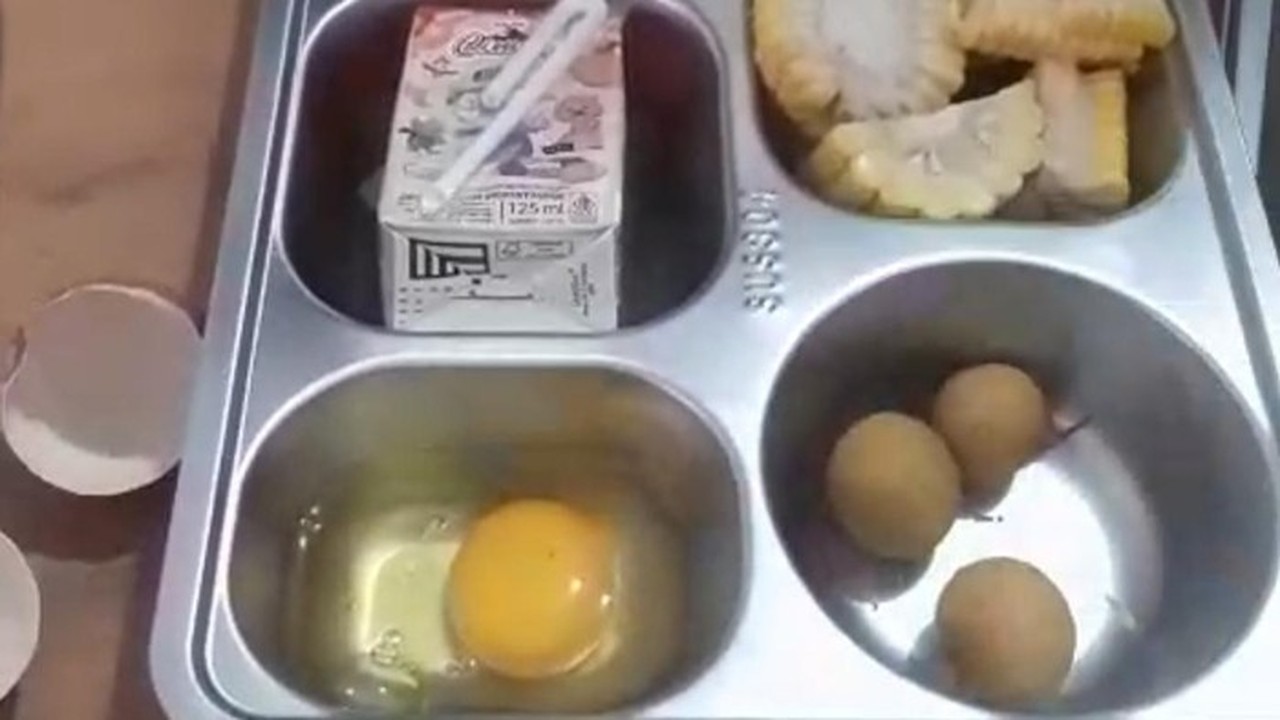 Program Makan Bergizi Gratis SMAN 1 Cigemblong Disorot Akibat Telur Mentah dan Belatung