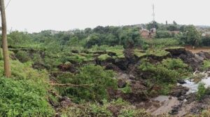 Longsor 200 Meter di Bekas TPA Pondok Rajeg Bogor Akibat Hujan Deras