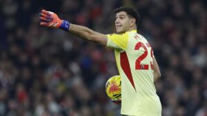 Inter Milan Bidik Emiliano Martinez sebagai Pengganti Yann Sommer di Musim Depan