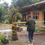 Tanah Dekat Sungai Amblas di Pekalongan, Rumah Warga Bergerak dan Terancam Hanyut