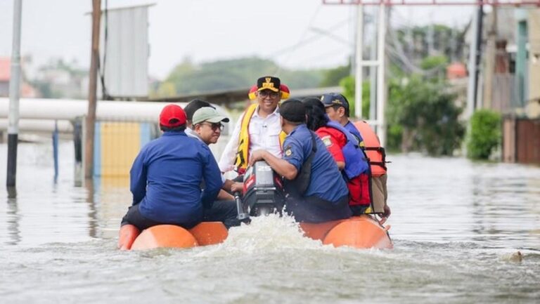 Gubernur Banten Tinjau Banjir Tangerang, Pastikan Kebutuhan Pengungsi Terpenuhi
