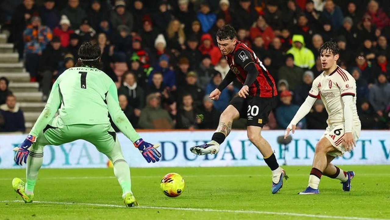 Babak Pertama Liga Inggris: Bournemouth Kejutkan Liverpool dengan Skor 2-1 Babak Pertama Liga Inggris: Bournemouth Kejutkan Liverpool dengan Skor 2-1