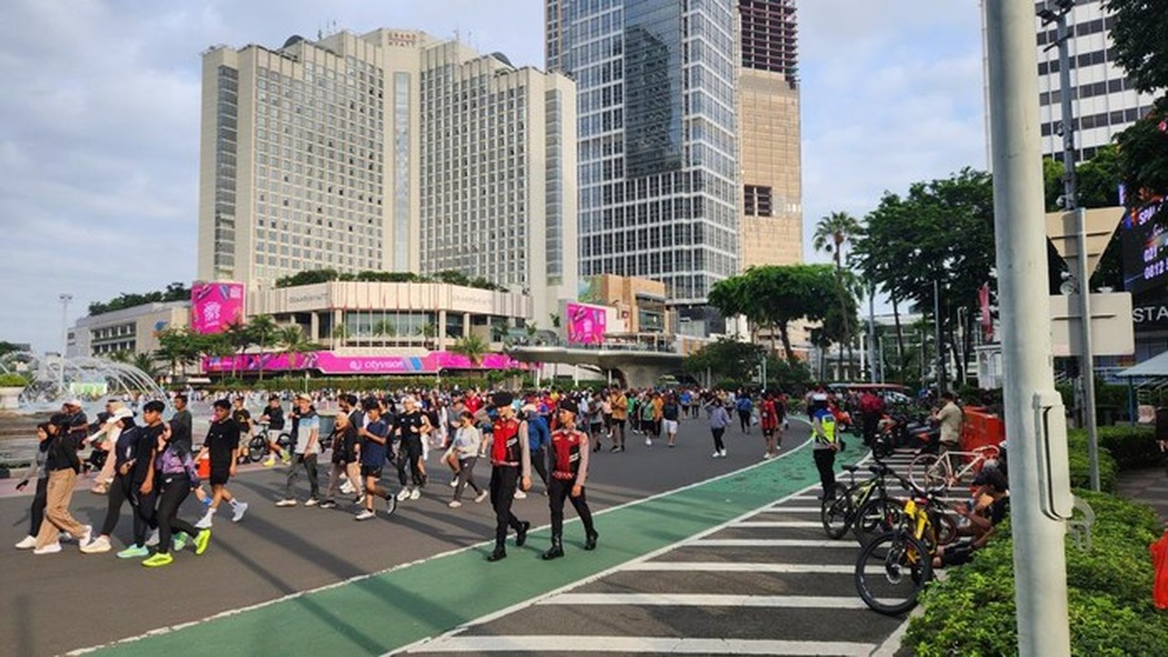 Warga Serbu CFD HI Cari Keringat di Tengah Cuaca Tak Menentu Jakarta Warga Serbu CFD HI Cari Keringat di Tengah Cuaca Tak Menentu Jakarta