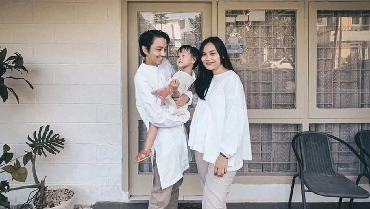 Fiersa Besari Bersama Aqia Dan Putri Mereka, Kinasih. Foto: Instagram: @fiersabesari