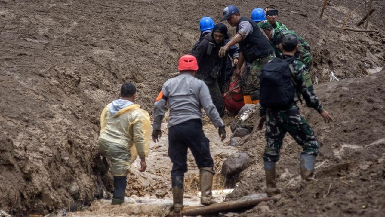 Kendala Tanah Labil Hambat Pencarian Puluhan Korban Longsor Cisarua Bandung Barat