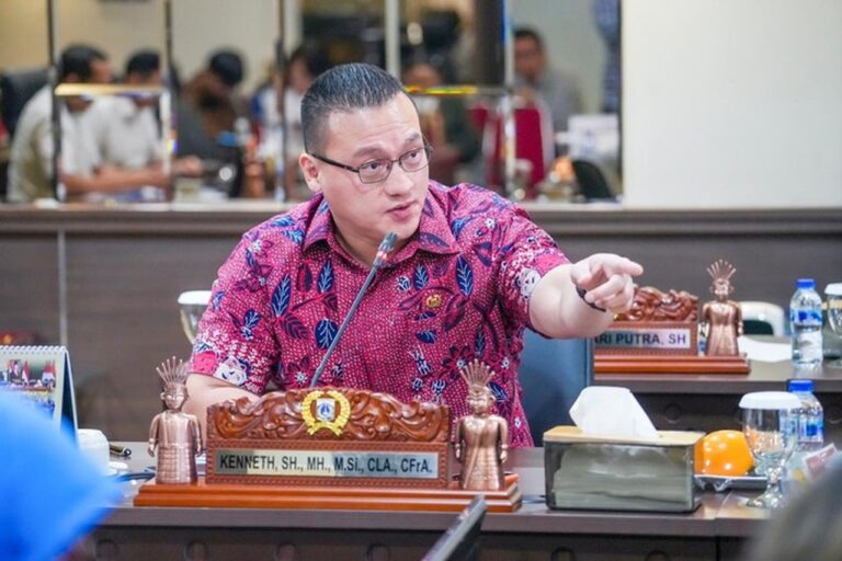 DPRD DKI Jakarta Desak Pembenahan Drainase dan Tata Ruang untuk Atasi Banjir Ibu Kota DPRD DKI Jakarta Desak Pembenahan Drainase dan Tata Ruang untuk Atasi Banjir Ibu Kota