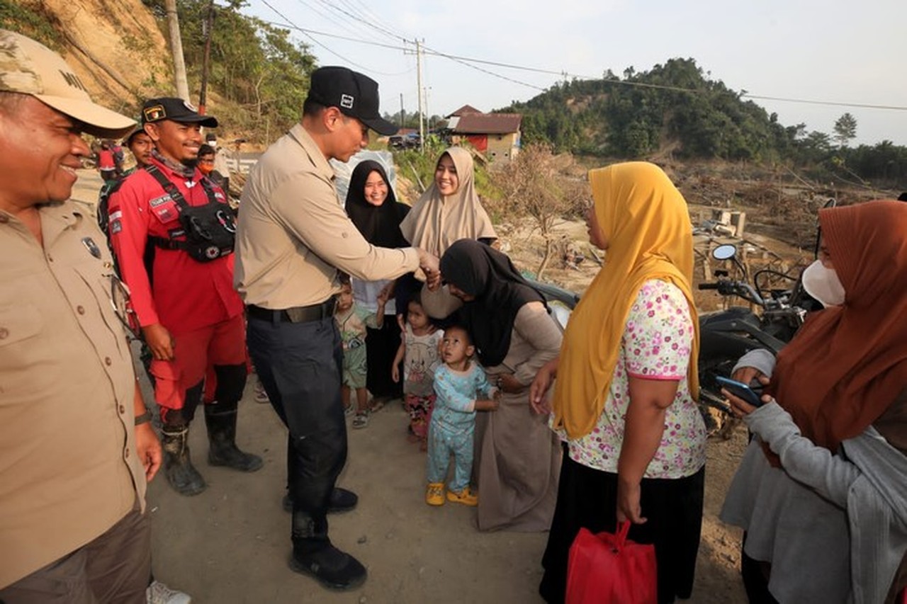 AHY Tinjau Ulang Desa Lubuk Sidup, Pastikan Pemulihan Infrastruktur Pascabencana Berjalan Lancar