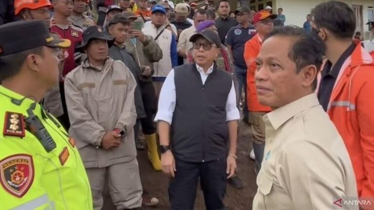 Longsor Cisarua, Menteri LH Turunkan Tim Ahli untuk Kajian Mendalam Dampak Urbanisasi Longsor Cisarua, Menteri LH Turunkan Tim Ahli untuk Kajian Mendalam Dampak Urbanisasi