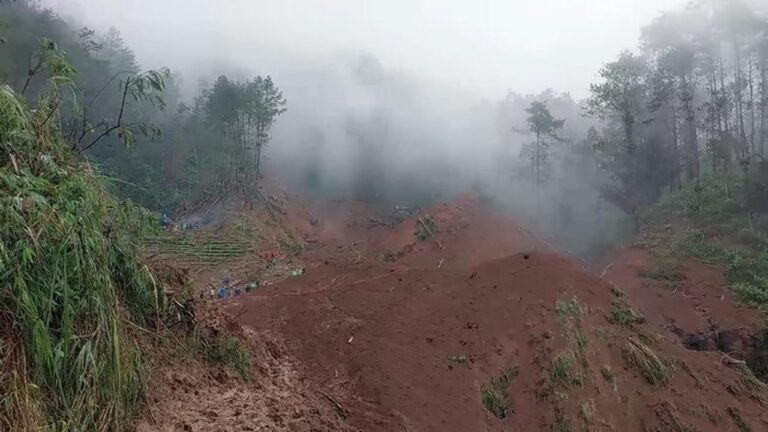 Bapak dan Anak Tertimbun Longsor di Pemalang Saat Hendak Bertani, Pencarian Terkendala Cuaca
