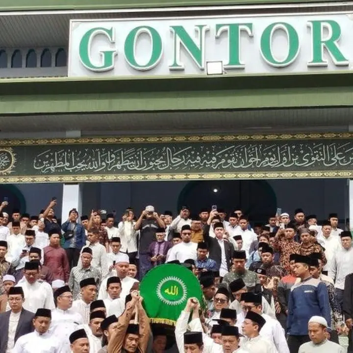 Ribuan Pelayat Iringi Pemakaman KH Amal Fathullah Zarkasyi, Pimpinan Ponpes Gontor