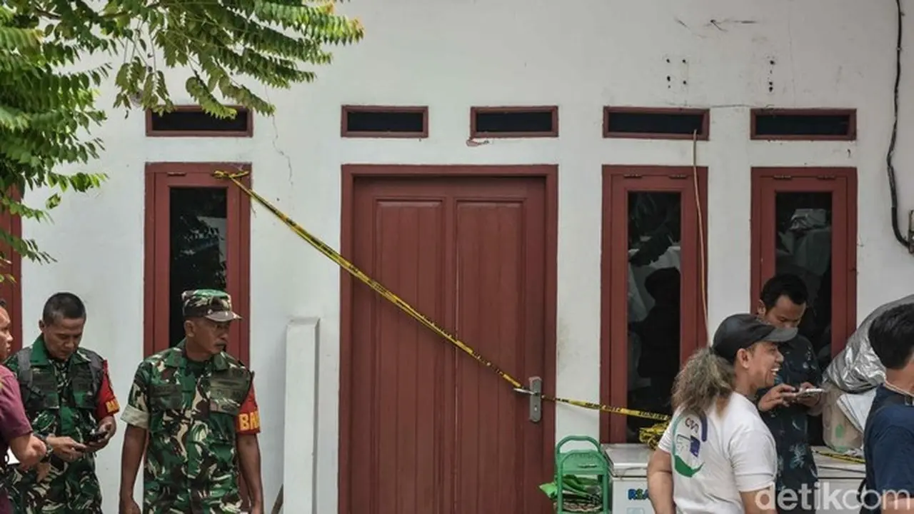 Rumah Kontrakan Tiga Orang Sekeluarga Ditemukan Tewas Di Warakas, Jakarta Utara. (pradita Utama/detikfoto)