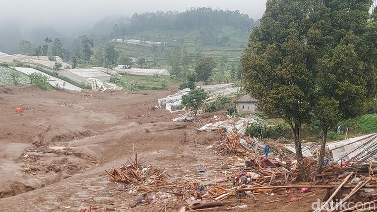 Satu Keluarga Ditemukan Tewas Berangkulan dalam Longsor Cisarua, Korban Meninggal Capai 17 Orang