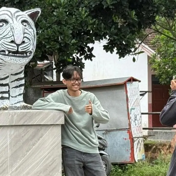 Viral Patung Macan Putih Kediri Dibilang Mirip Kuda Nil, Jadi Rebutan Pengunjung dan Pedagang