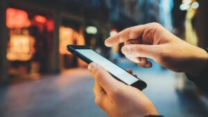 Paving Block Trotoar Cilincing Terbongkar, Diduga Akibat Pencurian Kabel Lampu Jalan