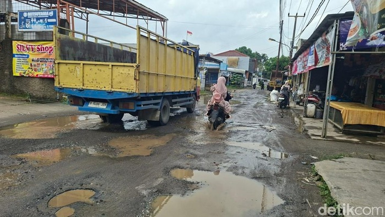 Sorotan Budi Doremi Berbuah Manis, Jalan Rusak di Serang Segera Diperbaiki Sorotan Budi Doremi Berbuah Manis, Jalan Rusak di Serang Segera Diperbaiki