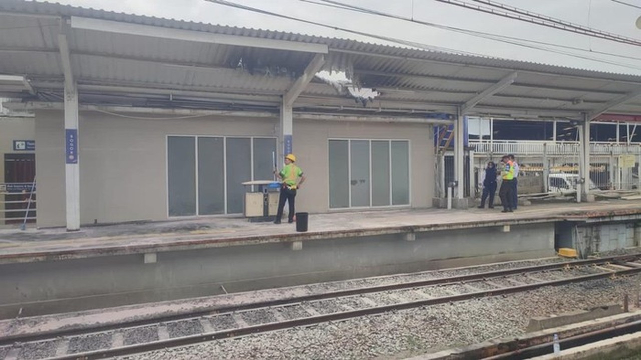 Atap Peron Stasiun Bogor Terbakar, KAI Pastikan Jadwal Kereta Api Tetap Berjalan Normal