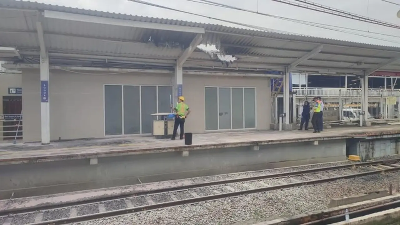 Atap Peron Di Stasiun Bogor Terbakar (sholihin/detikcom)