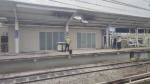 Atap Peron Stasiun Bogor Terbakar Akibat Korsleting Listrik, Penumpang Dievakuasi