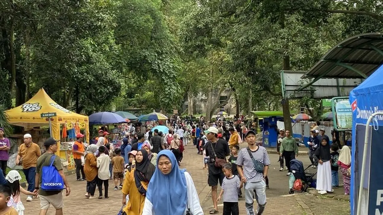 Ragunan Dipadati Pengunjung Di Momen Libur Sekolah Para Siswa. (foto: Devi Puspitasari/detikcom)