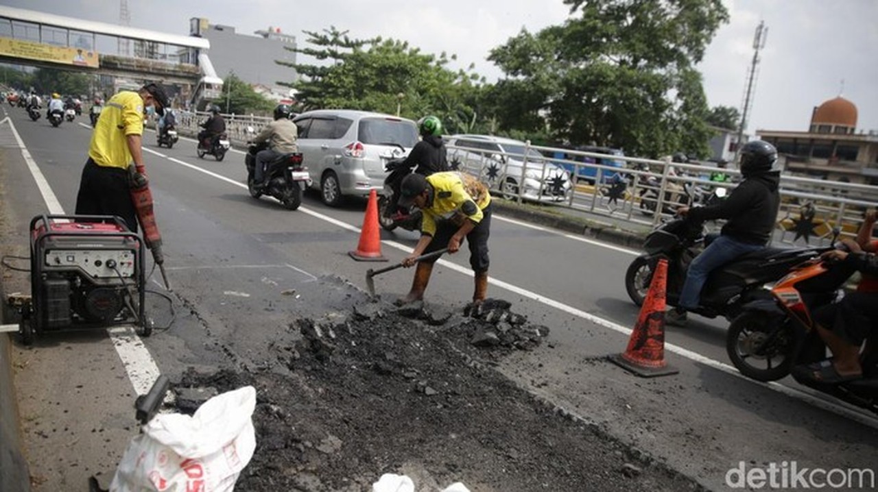 Bina Marga DKI Jakarta Perbaiki 70 Ruas Jalan Berlubang Pascabanjir