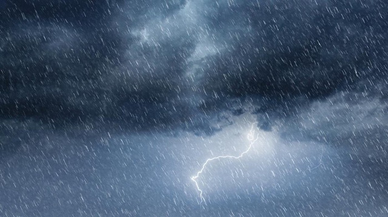 Angin Kencang Terjang Jakarta Utara, Atap Rumah dan Sekolah Porak Poranda