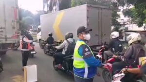Truk Patah Baut Sebabkan Kemacetan Panjang di Jalan Daan Mogot Arah Kalideres