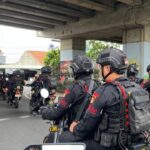 Antisipasi Tawuran, Brimob Polda Metro Jaya Patroli di Jatinegara Jakarta Timur