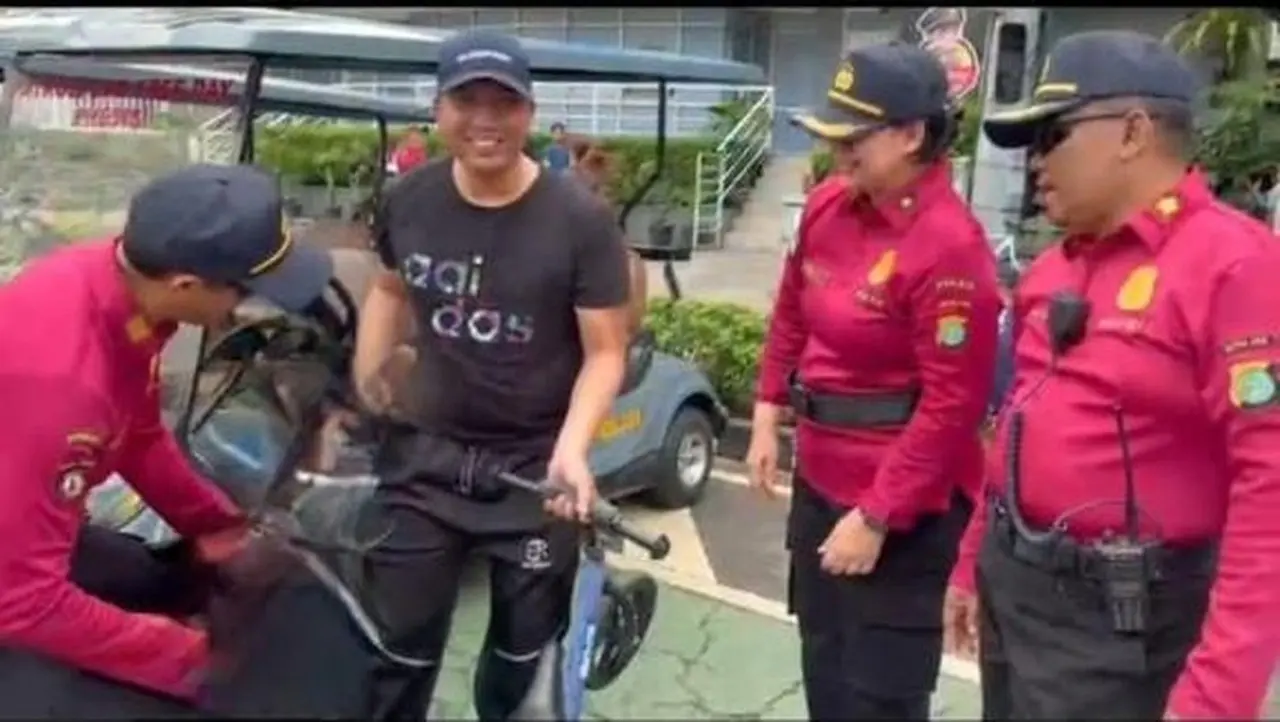 Anggota Ditpamobvit Polda Metro Jaya Melakukan Patroli Pengamanan Cfd Di Bundaran Hi, Jakarta. (dok. Istimewa)
