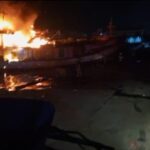 Kapal Nelayan Terbakar di Penjaringan, 17 Unit Damkar Dikerahkan Padamkan Api