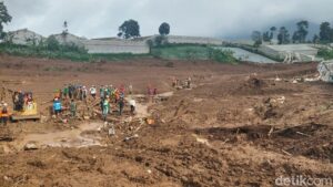 Puluhan Marinir Tertimbun Longsor Cisarua, 4 Jenazah Ditemukan