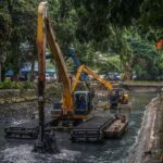 Antisipasi Banjir Jakarta: Pemprov DKI Gencar Keruk Sungai dan Optimalkan Modifikasi Cuaca