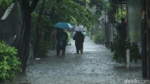 BMKG Peringatkan Hujan Ekstrem, BPBD Bekasi Minta Operasi Modifikasi Cuaca Dilanjutkan