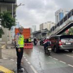 Truk Sampah Mogok di Gatot Subroto, Lalu Lintas Arah Kuningan Padat Merayap