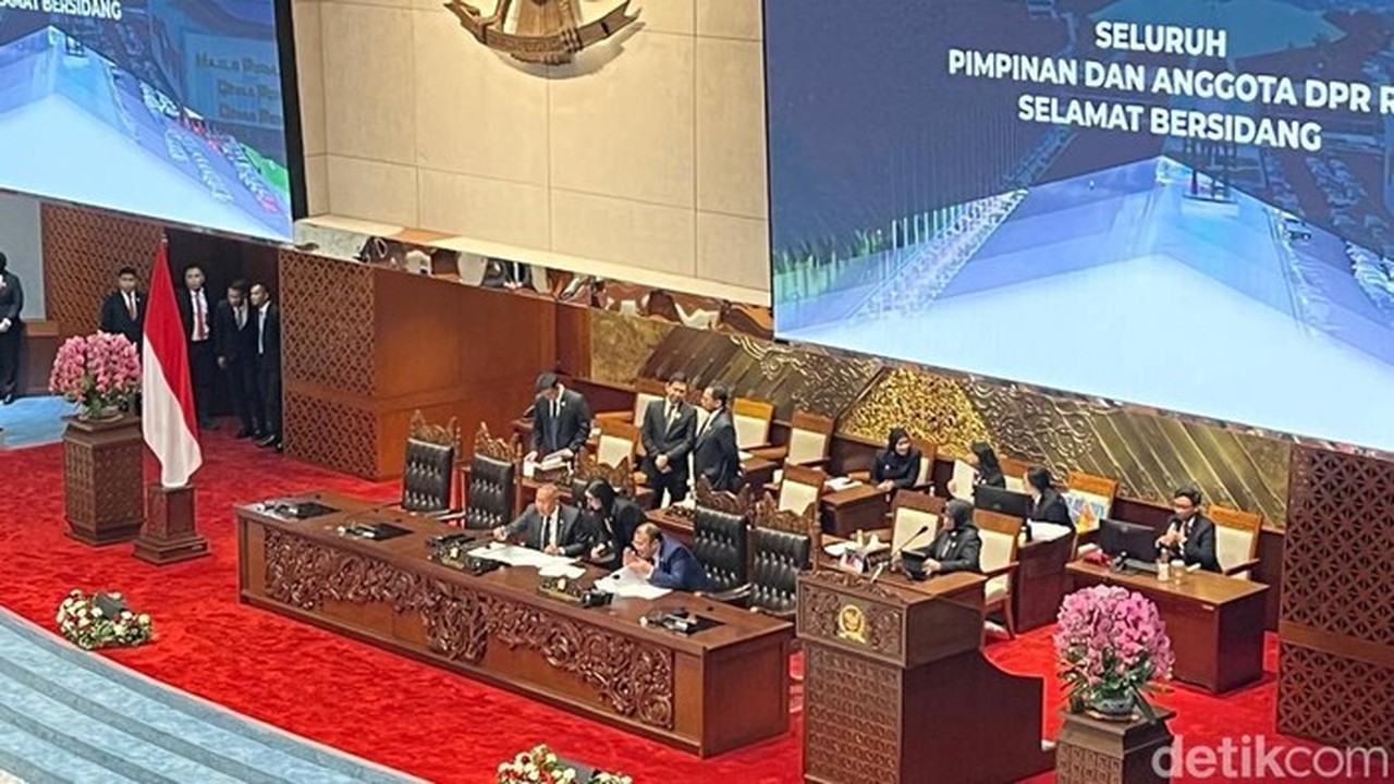 DPR Sahkan Thomas Djiwandono sebagai Deputi Gubernur BI dalam Rapat Paripurna yang Dihadiri 220 Anggota DPR Sahkan Thomas Djiwandono sebagai Deputi Gubernur BI dalam Rapat Paripurna yang Dihadiri 220 Anggota